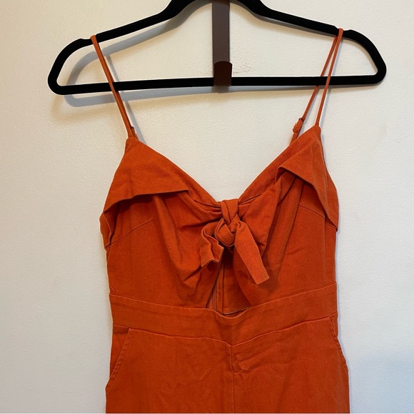 Orange Cropped Linen-Blend Jumpsuit with Keyhole, Adjustable Straps, & Pockets - Picture 3 of 5